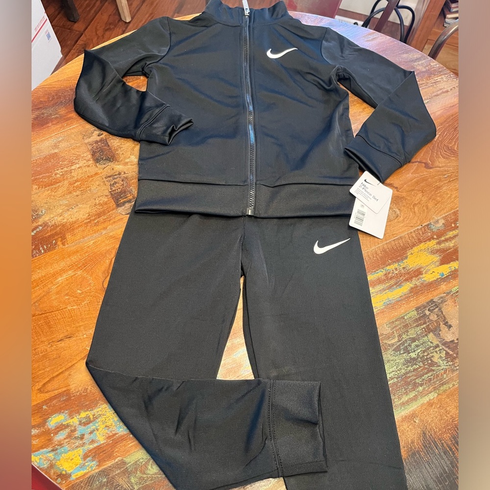 NWT Nike Youth 2 Piece Set